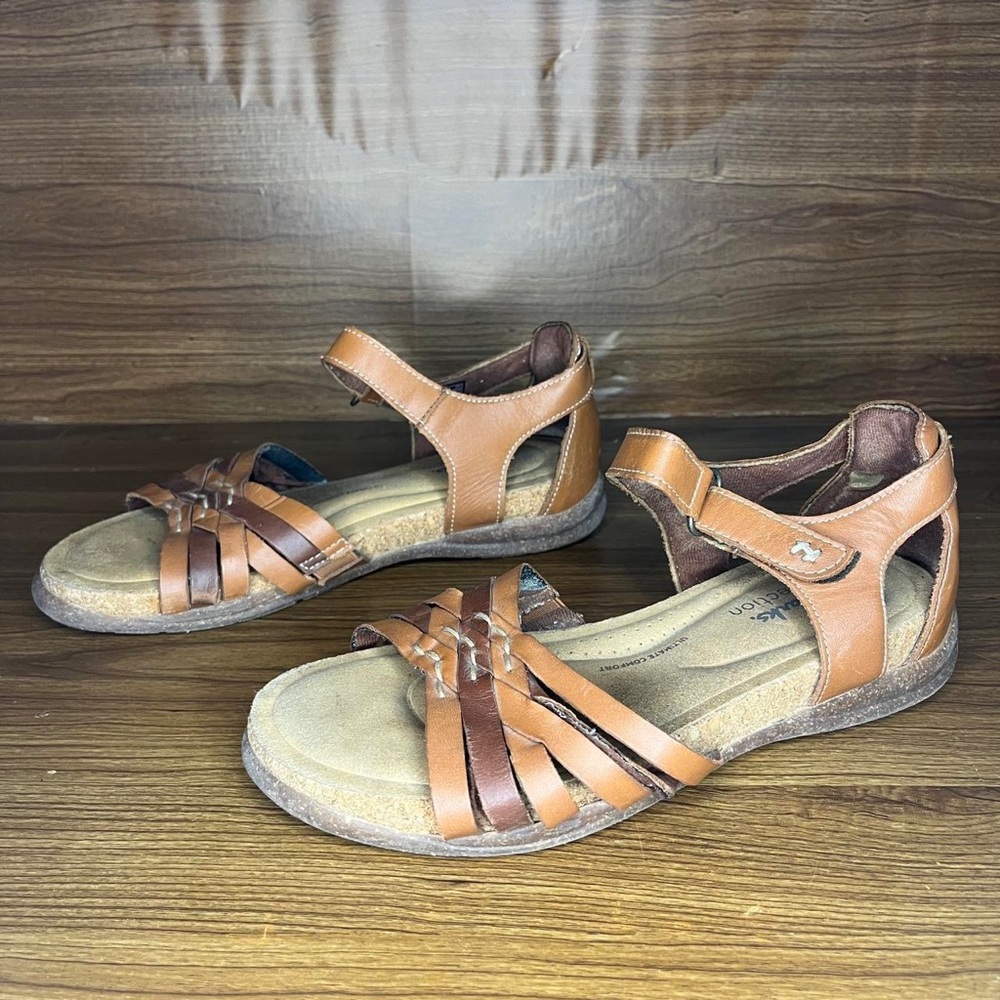 Clark’s Collection Roseville Cove Sandals Brown Leather Flats 
Women’s 7M